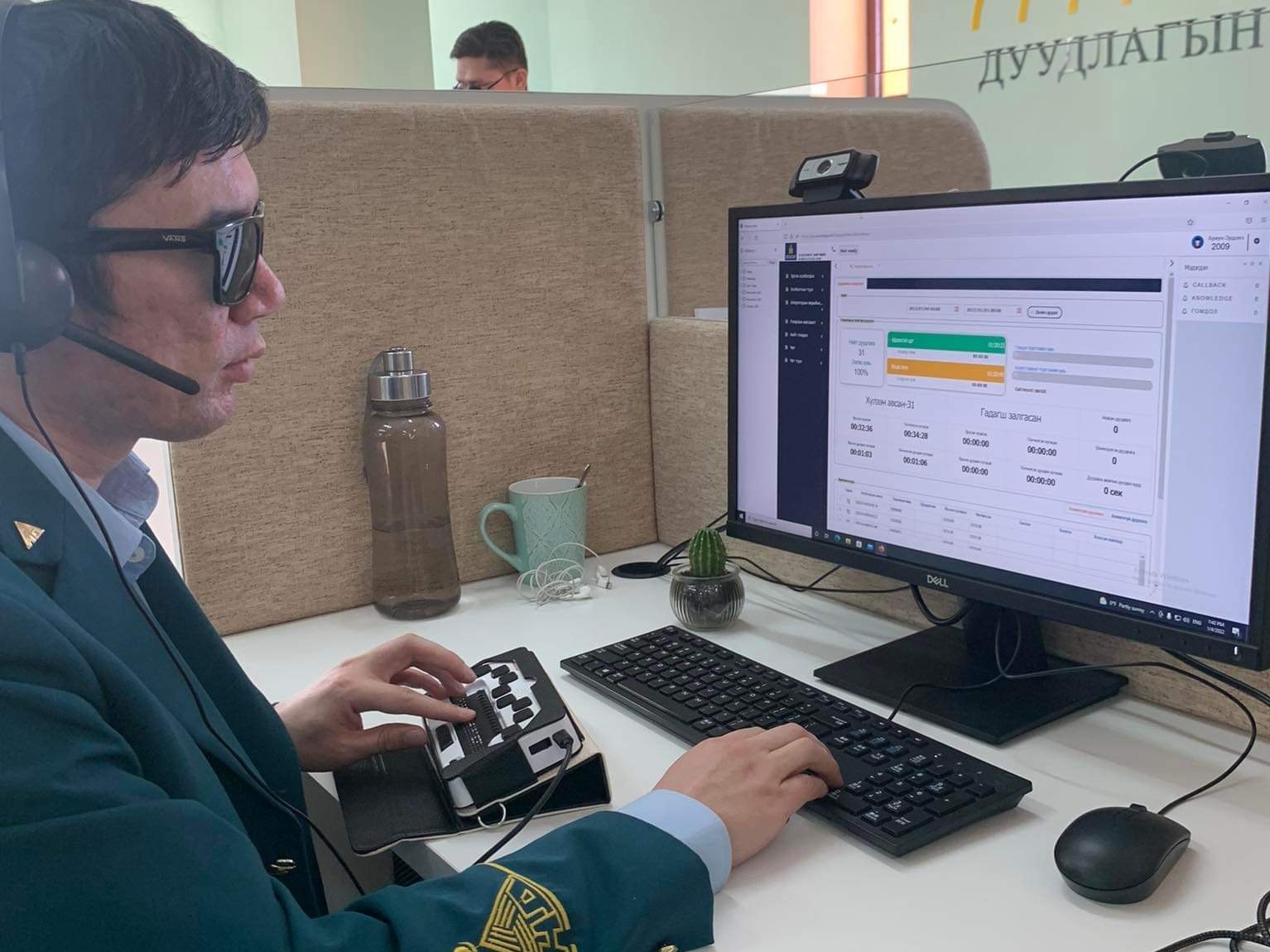 供与された機材が使われる様子