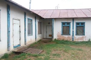 改修前の園舎の外観（中庭）