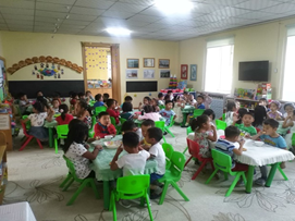 増築前は教室数が足りず園児が密集していた